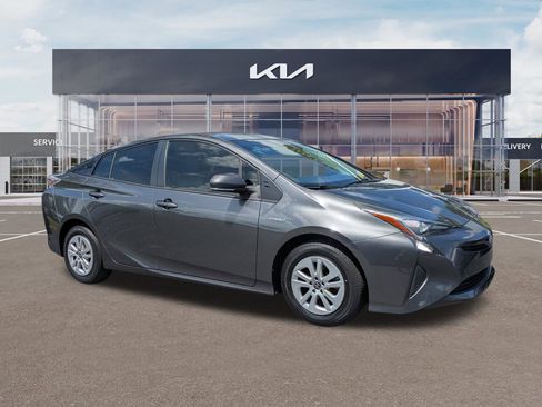 Used 2016 Toyota Prius Two FWD image 1