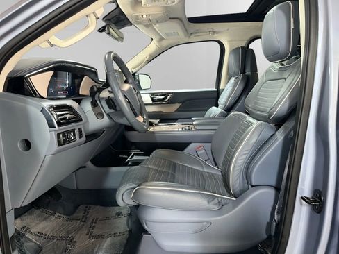 Used 2022 Lincoln Navigator Black Label image 2