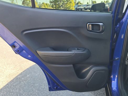 Used 2023 Hyundai Venue Limited image 12