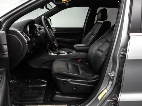 Used 2018 Jeep Grand Cherokee Limited image 6