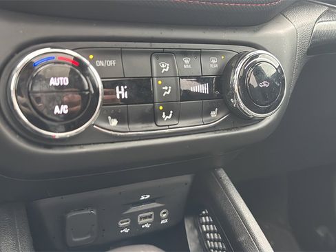 Used 2021 Chevrolet TrailBlazer RS w/ Sun and Liftgate Package image 28