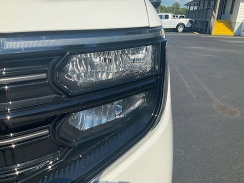 Used 2025 Ford Expedition Platinum w/ Stealth Performance Package AWD/4WD image 9