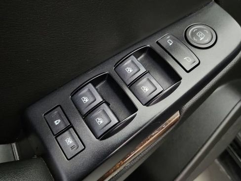 Used 2018 Chevrolet Tahoe LS AWD/4WD image 17