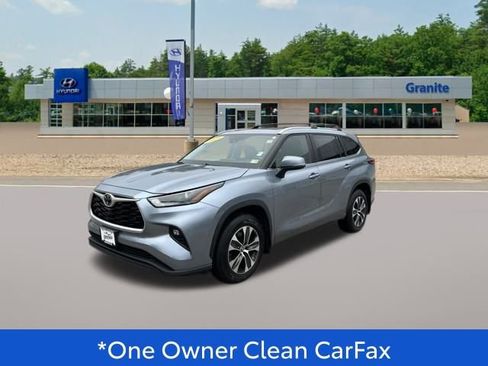 Used 2023 Toyota Highlander XLE image 2