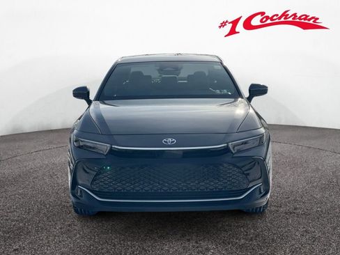 Used 2023 Toyota Crown XLE image 2