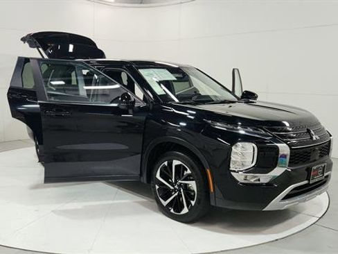 Used 2024 Mitsubishi Outlander SE image 29