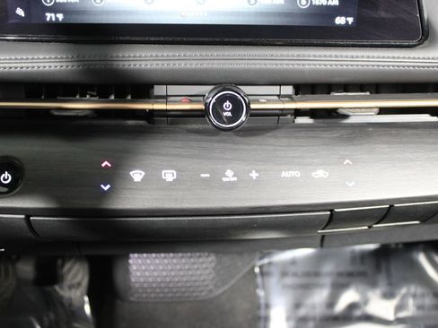 Used 2024 Nissan Ariya FWD image 15
