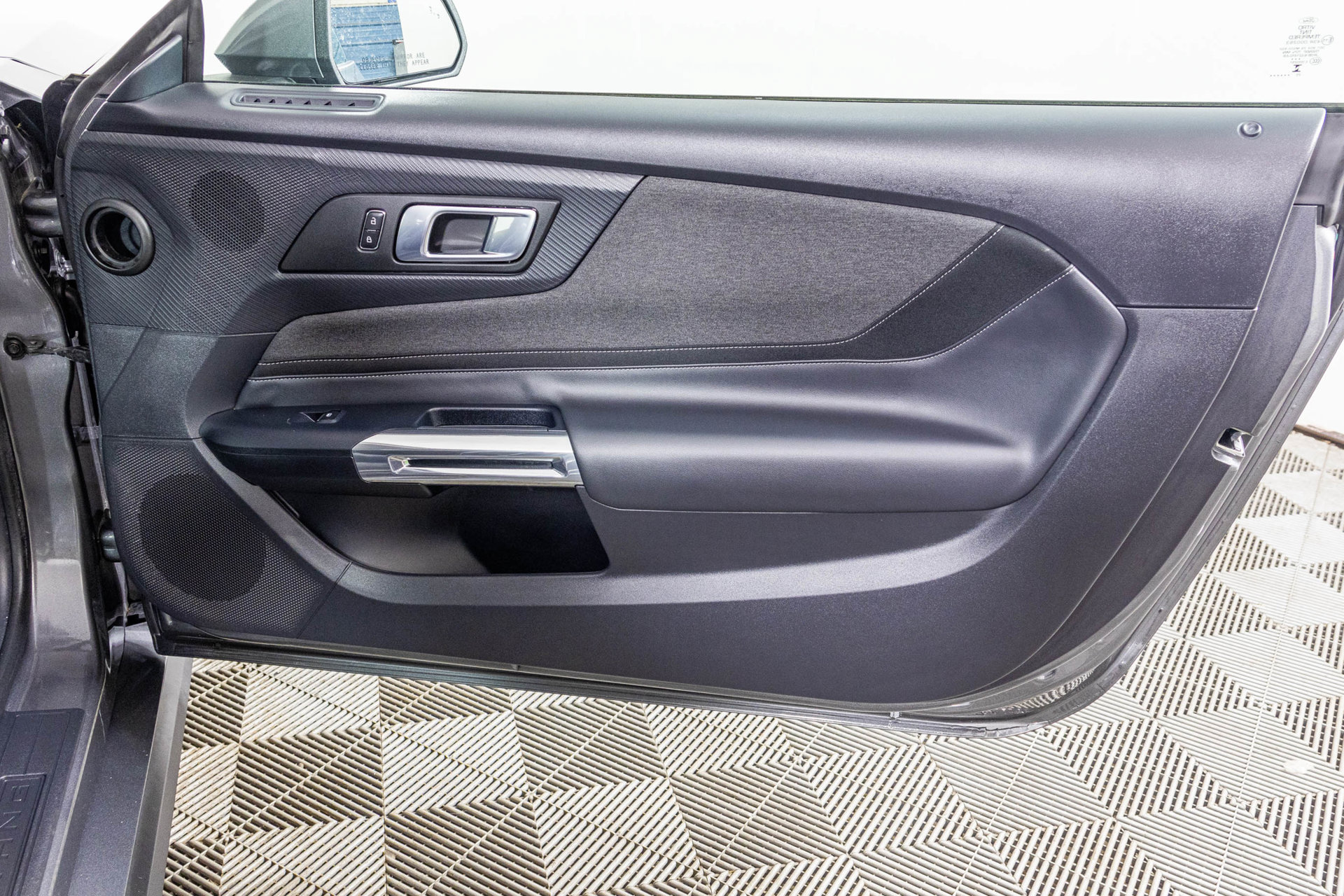 Used 2025 Ford Mustang Coupe RWD image 40
