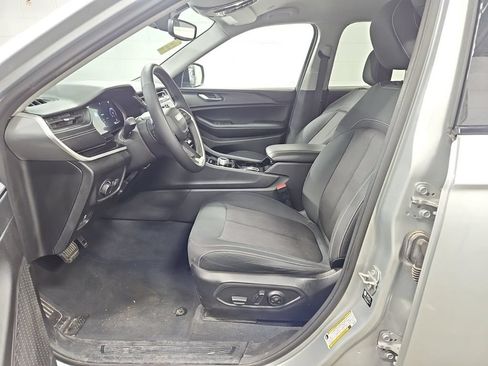 Used 2023 Jeep Grand Cherokee L Laredo AWD/4WD image 5