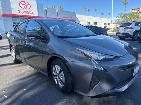 Used 2017 Toyota Prius Four w/ Premium Convenience Package image 1