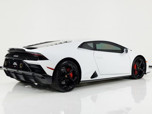 Used 2020 Lamborghini Huracan EVO AWD/4WD image 3