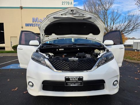 Used 2017 Toyota Sienna SE w/ SE Preferred Package image 29