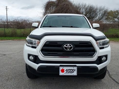 Used 2017 Toyota Tacoma SR5 w/ Tow Package image 8