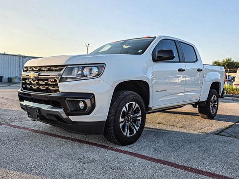 Used 2022 Chevrolet Colorado Z71 AWD/4WD image 3