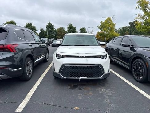 Used 2023 Kia Soul LX w/ LX Technology Package FWD image 7