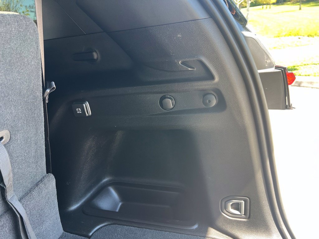 Used 2024 Jeep Grand Cherokee L Limited RWD image 14