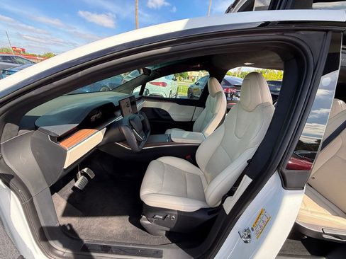 Used 2022 Tesla Model X image 8