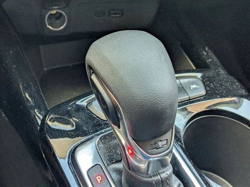 Used 2025 Chevrolet Trax LT FWD image 12