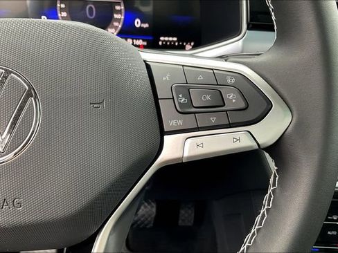 New 2025 Volkswagen Taos SE image 19