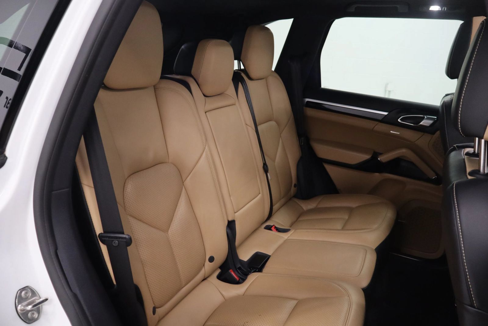 Used 2018 Porsche Cayenne AWD/4WD image 25