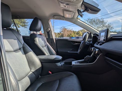 Used 2021 Toyota RAV4 XLE image 31