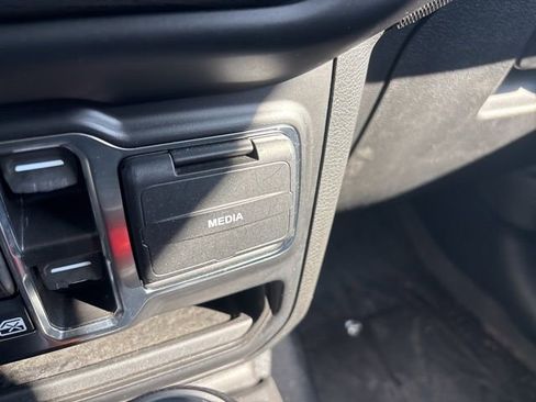 Used 2022 Jeep Gladiator Willys image 32