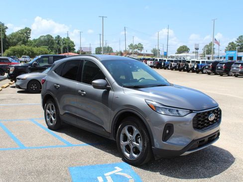 Used 2025 Ford Escape ST-Line Select AWD/4WD image 2