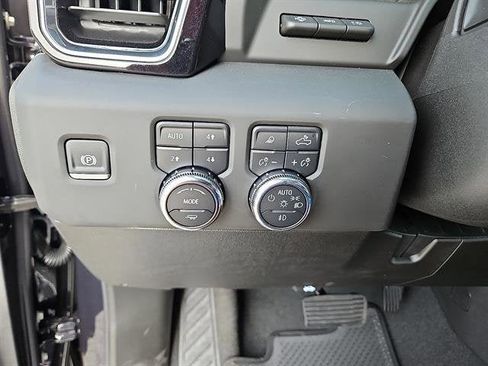 New 2025 GMC Sierra 2500 Denali w/ Denali Reserve Package image 11