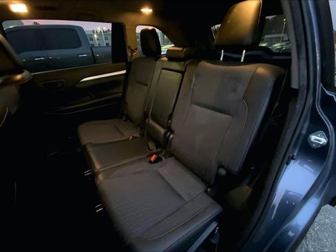 Used 2019 Toyota Highlander Plus image 19