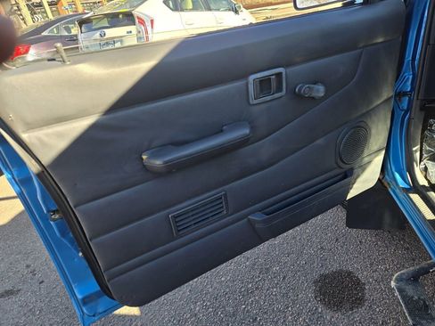 Used 1996 Nissan Pickup XE image 14