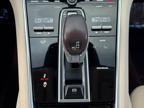 Used 2021 Porsche Panamera 4S image 33