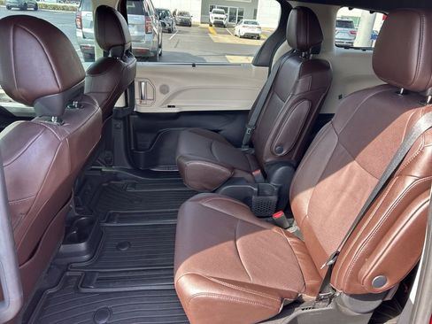 Used 2024 Toyota Sienna Platinum AWD/4WD image 15