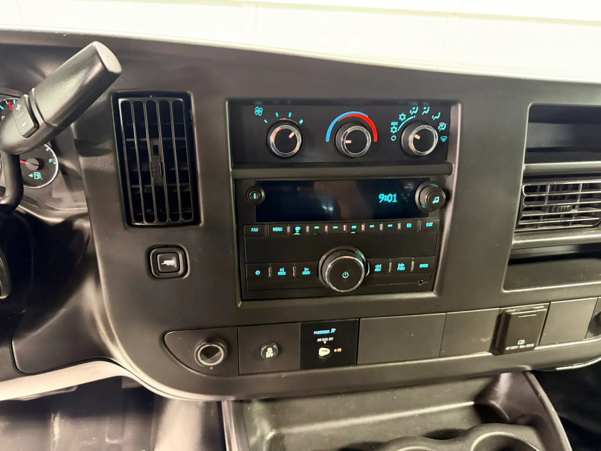 Used 2016 Chevrolet Express 3500 Extended RWD image 10