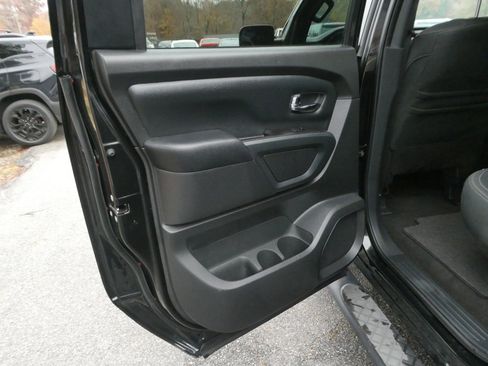 Used 2019 Nissan Titan SV w/ SV Convenience Package image 26