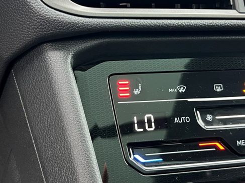 New 2025 Volkswagen Taos SE image 30