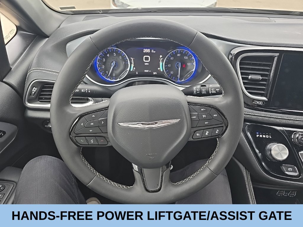 Used 2025 Chrysler Pacifica Limited FWD image 22