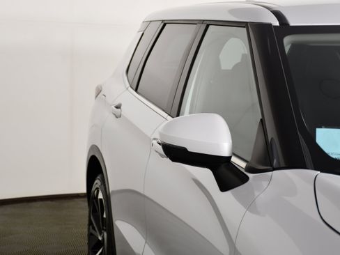 Used 2023 Mitsubishi Outlander SE AWD/4WD image 14