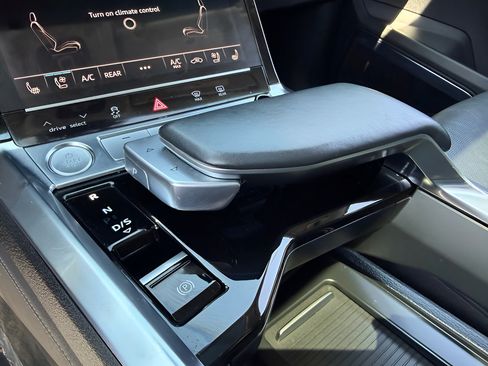 Used 2019 Audi e-tron Premium Plus AWD/4WD image 24