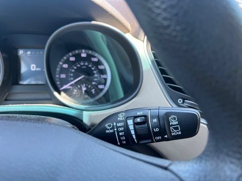 Used 2017 Hyundai Santa Fe Sport FWD image 16