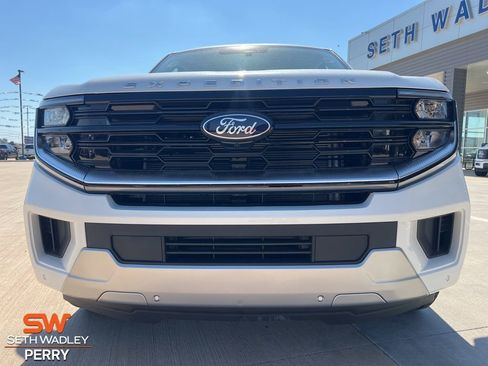 New 2025 Ford Expedition Platinum w/ Driver's Package image 9