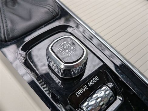 Used 2020 Volvo V60 T5 Cross Country w/ Protection Package Premier image 20