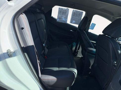 Used 2020 Chevrolet Bolt Premier w/ Infotainment Package FWD image 18