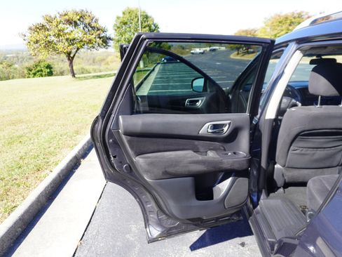 Used 2013 Nissan Pathfinder SV image 15