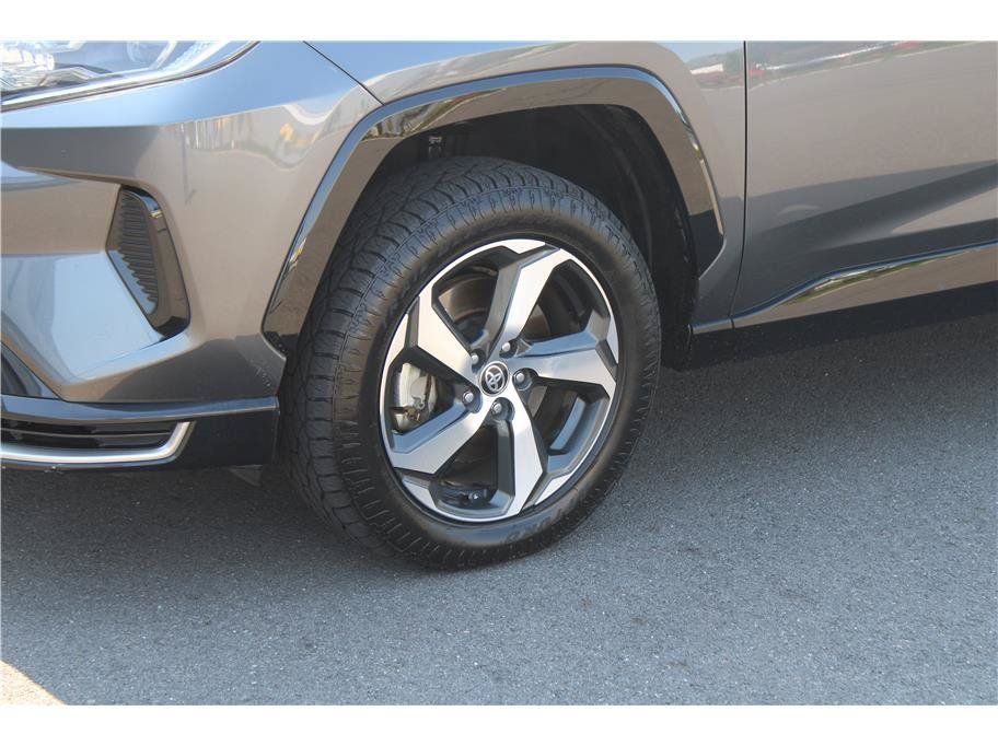 Used 2021 Toyota RAV4 SE w/ Weather & Moonroof Package AWD/4WD image 6