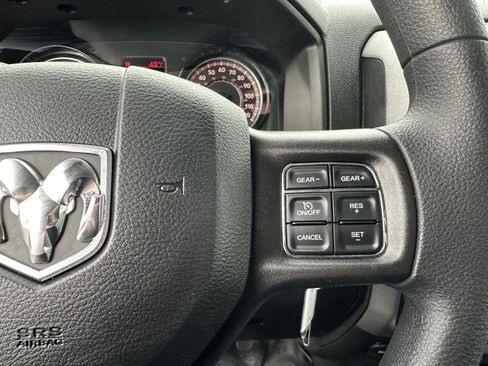 Used 2023 RAM 1500 4x4 Crew Cab Classic w/ Chrome Appearance Group image 16