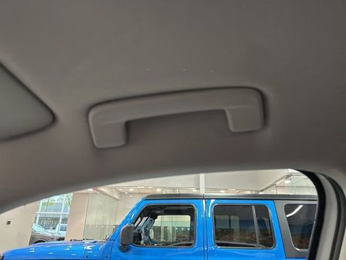 Used 2024 Volkswagen Taos SE image 30