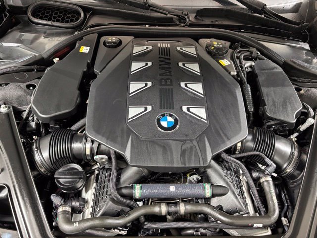 Used 2025 BMW 760i xDrive AWD/4WD image 24