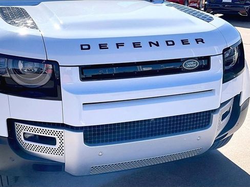 Used 2025 Land Rover Defender 110 S image 30