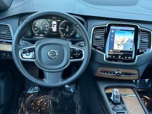 Used 2017 Volvo XC90 T8 Inscription w/ Vision Package image 16