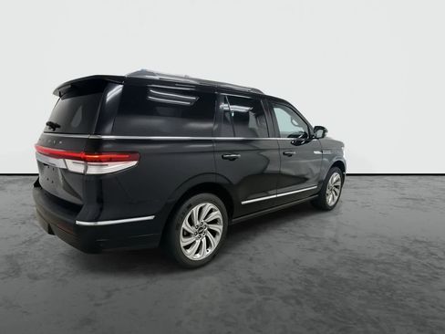 Used 2024 Lincoln Navigator Reserve AWD/4WD image 4